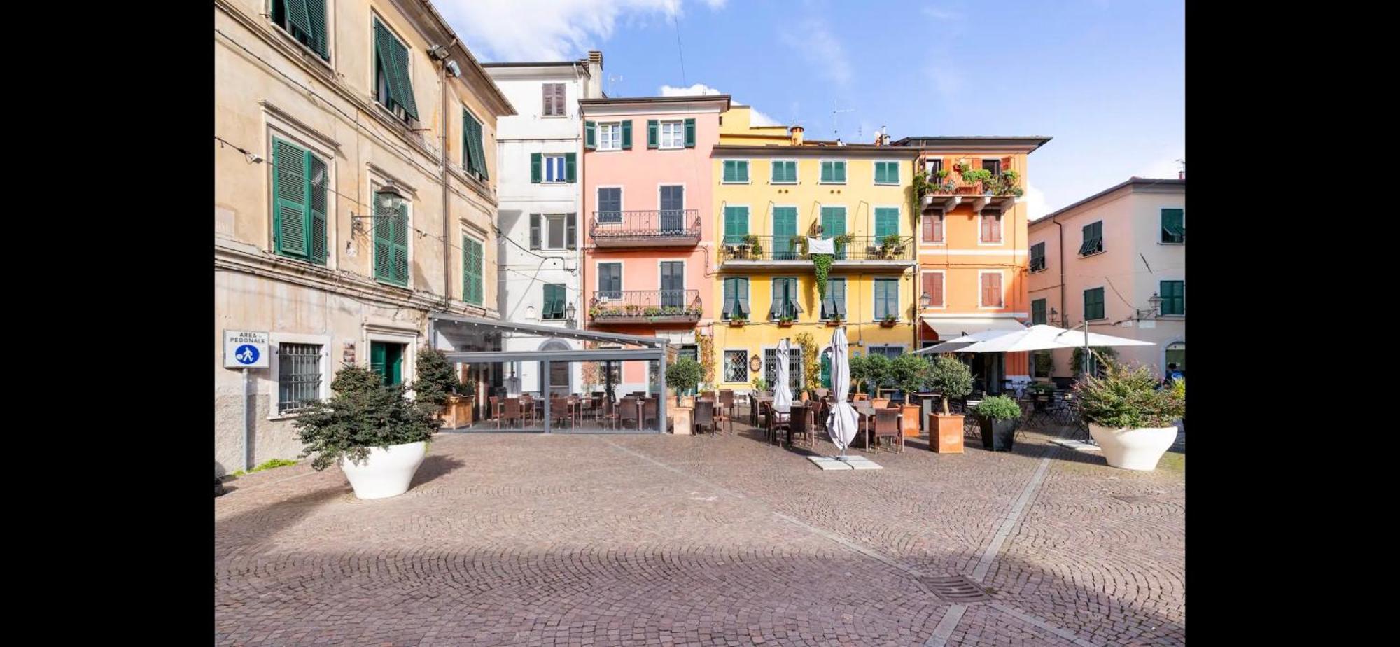 Cocoon, Atypical Flat In Historic Center & Breakfast Lägenhet Sarzana Exteriör bild