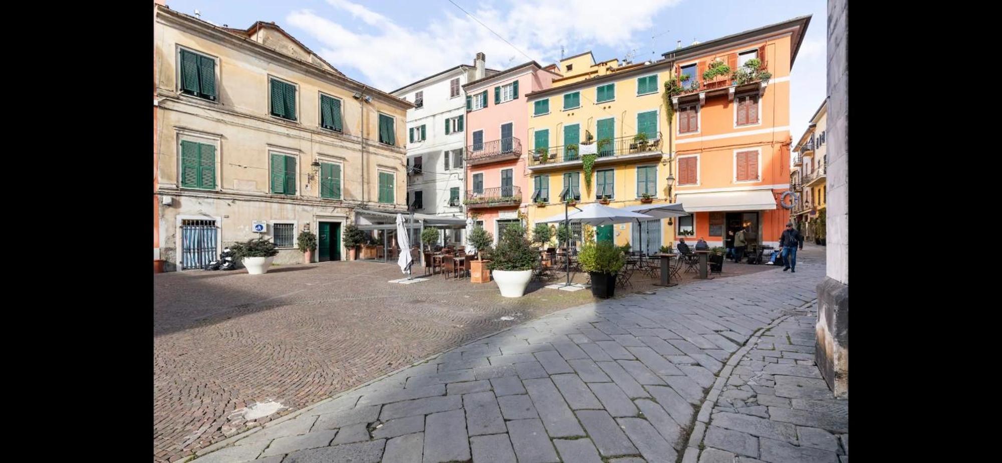 Cocoon, Atypical Flat In Historic Center & Breakfast Lägenhet Sarzana Exteriör bild